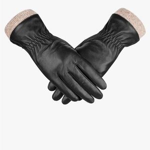 Women’s Black Sheep Skin Gloves.